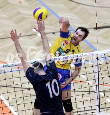 Volleyball. Austrian Volley League. AVL. SK Aich Dob gegen VBK Kelag Woerthersee Loewen. Andrej Grut,  (Aich/Dob), Brennon Dyer (VBK). Bleiburg, 18.2.2012.
Foto: Kuess
---
pressefotos, pressefotografie, kuess, qs, qspictures, sport, bild, bilder, bilddatenbank