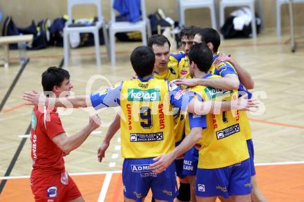 Volleyball. Austrian Volley League. AVL. SK Aich Dob gegen VBK Kelag Woerthersee Loewen. Jubel (Aich/Dob). Bleiburg, 18.2.2012.
Foto: Kuess
---
pressefotos, pressefotografie, kuess, qs, qspictures, sport, bild, bilder, bilddatenbank