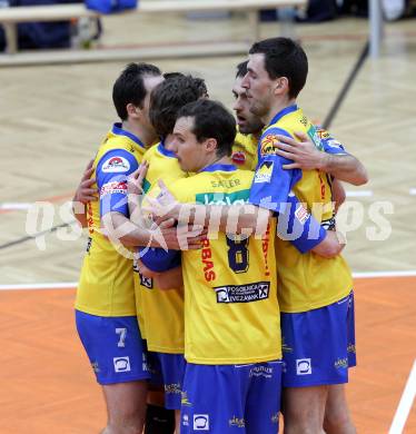 Volleyball. Austrian Volley League. AVL. SK Aich Dob gegen VBK Kelag Woerthersee Loewen. Jubel (Aich/Dob). Bleiburg, 18.2.2012.
Foto: Kuess
---
pressefotos, pressefotografie, kuess, qs, qspictures, sport, bild, bilder, bilddatenbank