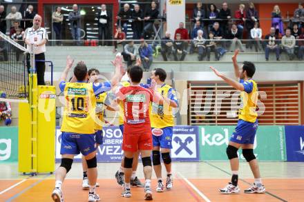 Volleyball. Austrian Volley League. AVL. SK Aich Dob gegen VBK Kelag Woerthersee Loewen.  Jubel (Aich/Dob). Bleiburg, 18.2.2012.
Foto: Kuess
---
pressefotos, pressefotografie, kuess, qs, qspictures, sport, bild, bilder, bilddatenbank