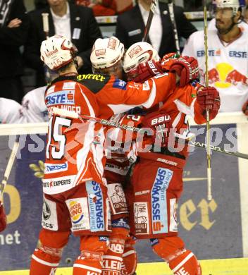 EBEL. Eishockey Bundesliga. KAC gegen EC Red Bull Salzburg. Torjubel HOLZER Nikolaus, SCHELLANDER Paul, HUNDERTPFUND Thomas (KAC), (Salzburg). Klagenfurt, am 26.2.2012.
Foto: Kuess

---
pressefotos, pressefotografie, kuess, qs, qspictures, sport, bild, bilder, bilddatenbank