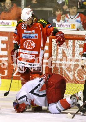 EBEL. Eishockey Bundesliga. KAC gegen EC Red Bull Salzburg. HERBURGER Raphael (KAC), EARL Robert (Salzburg). Klagenfurt, am 26.2.2012.
Foto: Kuess

---
pressefotos, pressefotografie, kuess, qs, qspictures, sport, bild, bilder, bilddatenbank