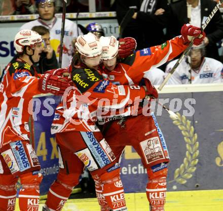 EBEL. Eishockey Bundesliga. KAC gegen EC Red Bull Salzburg. Torjubel HOLZER Nikolaus, SCHELLANDER Paul, HUNDERTPFUND Thomas (KAC). Klagenfurt, am 26.2.2012.
Foto: Kuess

---
pressefotos, pressefotografie, kuess, qs, qspictures, sport, bild, bilder, bilddatenbank