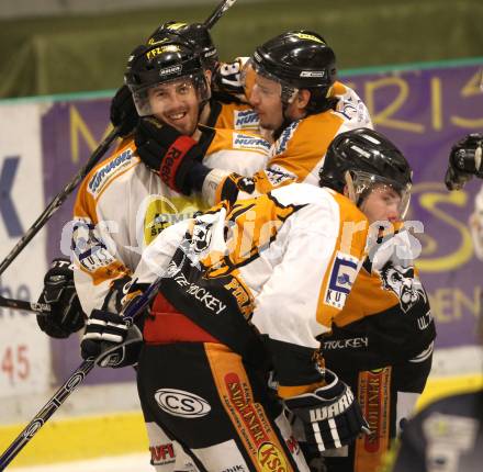 Eishockey CHL. Carinthian Hokey League. USC Velden gegen UECR Huben. Torjubel (Velden). Velden, am 25.2.2012.
Foto: Kuess
---
pressefotos, pressefotografie, kuess, qs, qspictures, sport, bild, bilder, bilddatenbank