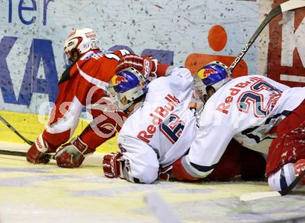 EBEL. Eishockey Bundesliga. KAC gegen EC Red Bull Salzburg. REICHEL Johannes (KAC), PALLESTRANG Alexander, SCHLACHER Markus (Salzburg). Klagenfurt, am 26.2.2012.
Foto: Kuess

---
pressefotos, pressefotografie, kuess, qs, qspictures, sport, bild, bilder, bilddatenbank