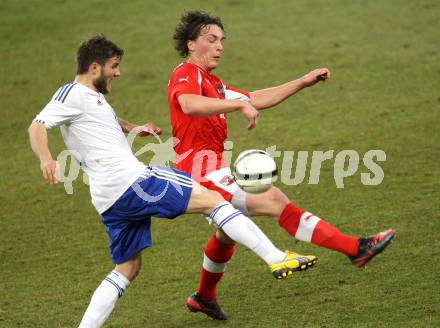 Fussball Laenderspiel. Oesterreich gegen Finnland. Julian Baumgartlinger,  (Oesterreich), Perparim Hetemaj (Finnland). Klagenfurt Woerthersee Stadion, 29.2.2012.
Foto: Kuess

---
pressefotos, pressefotografie, kuess, qs, qspictures, sport, bild, bilder, bilddatenbank