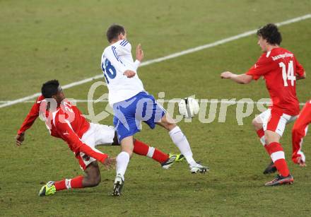 Fussball Laenderspiel. Oesterreich gegen Finnland. David Alaba, Julian Baumgartlinger, (Oesterreich), Njazi Kugi  (Finnland). Klagenfurt Woerthersee Stadion, 29.2.2012.
Foto: Kuess

---
pressefotos, pressefotografie, kuess, qs, qspictures, sport, bild, bilder, bilddatenbank