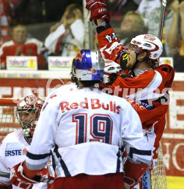 EBEL. Eishockey Bundesliga. KAC gegen EC Red Bull Salzburg. Torjubel SCHELLANDER Paul, PIRMANN Markus (KAC). Klagenfurt, am 1.3.2012.
Foto: Kuess

---
pressefotos, pressefotografie, kuess, qs, qspictures, sport, bild, bilder, bilddatenbank