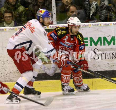 EBEL. Eishockey Bundesliga. KAC gegen EC Red Bull Salzburg. KOCH Thomas (KAC), RAFFL Thomas (Salzburg). Klagenfurt, am 1.3.2012.
Foto: Kuess

---
pressefotos, pressefotografie, kuess, qs, qspictures, sport, bild, bilder, bilddatenbank