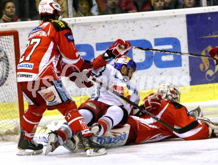 EBEL. Eishockey Bundesliga. KAC gegen EC Red Bull Salzburg. CHIODO Andy, HUNDERTPFUND Thomas (KAC), LATUSA Manuel (Salzburg). Klagenfurt, am 1.3.2012.
Foto: Kuess31, 27, 15

---
pressefotos, pressefotografie, kuess, qs, qspictures, sport, bild, bilder, bilddatenbank