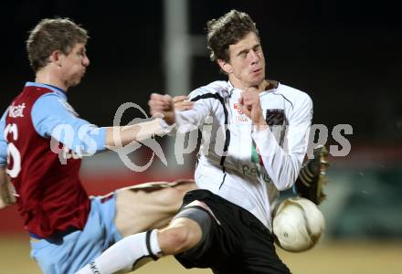 Fussball. Erste Liga.  WAC/St. Andrae gegen BW Linz. Christian Falk,  (WAC), Simon Piesinger (Linz). Wolfsberg, 2.3.2012. 
Foto: Kuess

---
pressefotos, pressefotografie, kuess, qs, qspictures, sport, bild, bilder, bilddatenbank