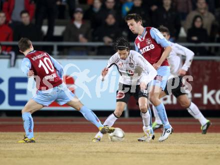 Fussball. Erste Liga.  WAC/St. Andrae gegen BW Linz. Jacobo,  (WAC), Svetozar Nikolov, Wolfgang Bubenik (Linz). Wolfsberg, 2.3.2012. 
Foto: Kuess

---
pressefotos, pressefotografie, kuess, qs, qspictures, sport, bild, bilder, bilddatenbank