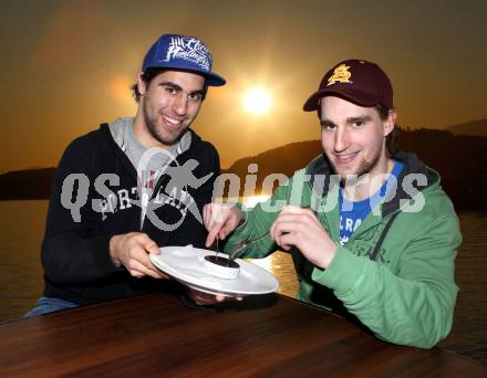 Eishockey. KAC. Martin und Stefan Schumnig. Klagenfurt, 23.1.2012.
Foto: Kuess
---
pressefotos, pressefotografie, kuess, qs, qspictures, sport, bild, bilder, bilddatenbank