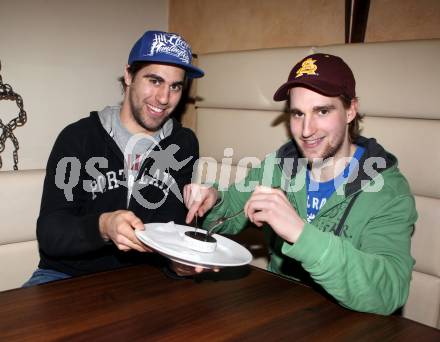 Eishockey. KAC. Martin und Stefan Schumnig. Klagenfurt, 23.1.2012.
Foto: Kuess
---
pressefotos, pressefotografie, kuess, qs, qspictures, sport, bild, bilder, bilddatenbank