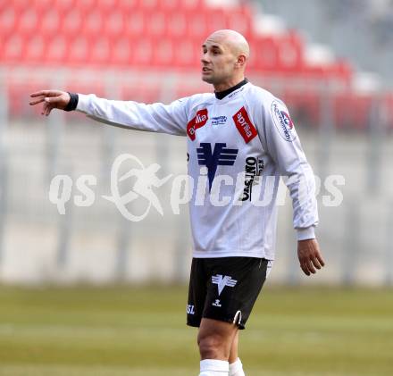 Fussball Testspiel. Sk Austria Klagenfurt gegen Spittal/Drau. Senad Tiganj (Spittal). Klagenfurt, am 2.3.2012.
Foto: Kuess

---
pressefotos, pressefotografie, kuess, qs, qspictures, sport, bild, bilder, bilddatenbank