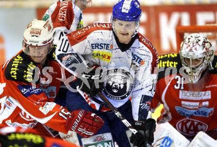 EBEL. Eishockey Bundesliga. KAC gegen KHL Medvescak Zagreb. Paul Schellander, Andy Chiodo, (KAC), Tomislav Zanoski  (Zagreb). Klagenfurt, am 8.3.2012.
Foto: Kuess

---
pressefotos, pressefotografie, kuess, qs, qspictures, sport, bild, bilder, bilddatenbank