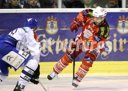 EBEL. Eishockey Bundesliga. KAC gegen KHL Medvescak Zagreb. Thomas Koch, (KAC), Alan Letang  (Zagreb). Klagenfurt, am 8.3.2012.
Foto: Kuess

---
pressefotos, pressefotografie, kuess, qs, qspictures, sport, bild, bilder, bilddatenbank