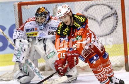 EBEL. Eishockey Bundesliga. KAC gegen KHL Medvescak Zagreb. Paul Schellander,  (KAC), Robert Kristan (Zagreb). Klagenfurt, am 8.3.2012.
Foto: Kuess

---
pressefotos, pressefotografie, kuess, qs, qspictures, sport, bild, bilder, bilddatenbank