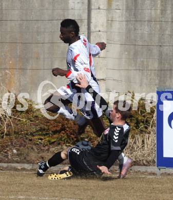 Fussball Regionalliga. SAK gegen St. Florian. Christian Makanda Mpaka (SAK), Roland Hinterreiter (St. Florian). Klagenfurt, am 10.3.2012.
Foto: Kuess
---
pressefotos, pressefotografie, kuess, qs, qspictures, sport, bild, bilder, bilddatenbank