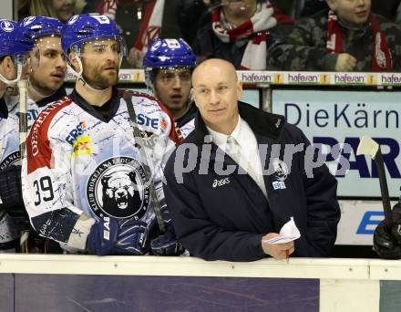 EBEL. Eishockey Bundesliga. KAC gegen KHL Medvescak Zagreb. Matt Sidall, Marty Raymond (Zagreb). Klagenfurt, am 8.3.2012.
Foto: Kuess

---
pressefotos, pressefotografie, kuess, qs, qspictures, sport, bild, bilder, bilddatenbank