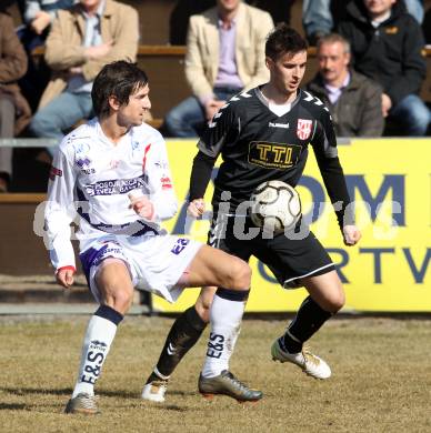 Fussball Regionalliga. SAK gegen St. Florian. Thomas Riedl (SAK), Gerald Hintringer (St. Florian). Klagenfurt, am 10.3.2012.
Foto: Kuess
---
pressefotos, pressefotografie, kuess, qs, qspictures, sport, bild, bilder, bilddatenbank