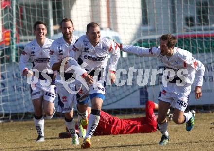 Fussball Regionalliga. SAK gegen St. Florian. Torjubel Christian Dlopst, Florian Oberrisser, Patrick Lausegger, Marjan Kropiunik (SAK). Klagenfurt, am 10.3.2012.
Foto: Kuess
---
pressefotos, pressefotografie, kuess, qs, qspictures, sport, bild, bilder, bilddatenbank