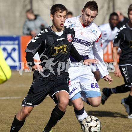 Fussball Regionalliga. SAK gegen St. Florian. Darijo Biscan (SAK), Ewald Huber (St. Florian). Klagenfurt, am 10.3.2012.
Foto: Kuess
---
pressefotos, pressefotografie, kuess, qs, qspictures, sport, bild, bilder, bilddatenbank