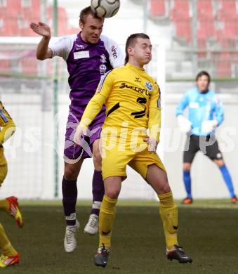 Fussball. Regionalliga.  SK Austria Klagenfurt gegen Pasching. Christoph Mattes,  (Klagenfurt), Kevin Hinterberger (Pasching). Klagenfurt, 11.3.2012. 
Foto: Kuess

---
pressefotos, pressefotografie, kuess, qs, qspictures, sport, bild, bilder, bilddatenbank