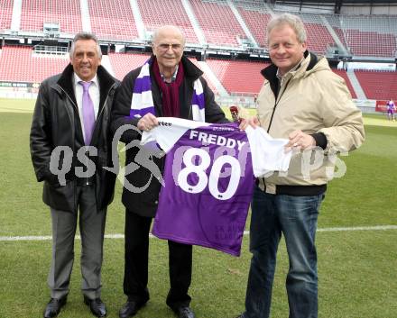 Fussball. Regionalliga.  SK Austria Klagenfurt gegen Pasching. Ehrung Alfred Hohenberger, Matthias Dollinger sen.,  Willibald Schellander. Klagenfurt, 11.3.2012. 
Foto: Kuess

---
pressefotos, pressefotografie, kuess, qs, qspictures, sport, bild, bilder, bilddatenbank