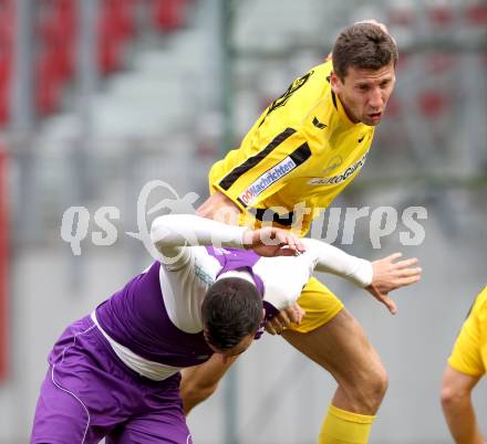 Fussball. Regionalliga.  SK Austria Klagenfurt gegen Pasching. Sandro Gotal,  (Klagenfurt), Davorin Kablar (Pasching). Klagenfurt, 11.3.2012. 
Foto: Kuess

---
pressefotos, pressefotografie, kuess, qs, qspictures, sport, bild, bilder, bilddatenbank