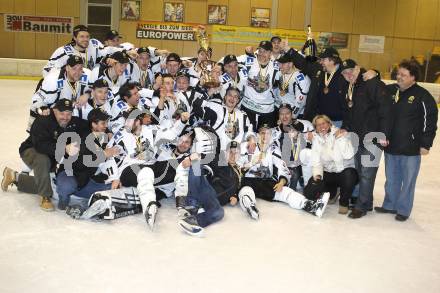 Eishockey. CHL. Carinthian Hockey League. Tarco Woelfe gegen Velden.
Meisterjubel Tarco Woelfe.  Klagenfurt, am 10.3.2012.
Foto: Kuess
---
pressefotos, pressefotografie, kuess, qs, qspictures, sport, bild, bilder, bilddatenbank