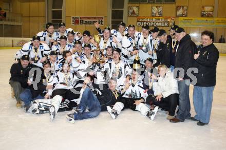 Eishockey. CHL. Carinthian Hockey League. Tarco Woelfe gegen Velden.
Meisterjubel Tarco Woelfe.  Klagenfurt, am 10.3.2012.
Foto: Kuess
---
pressefotos, pressefotografie, kuess, qs, qspictures, sport, bild, bilder, bilddatenbank