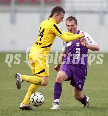 Fussball. Regionalliga.  SK Austria Klagenfurt gegen Pasching. Christoph Mattes,  (Klagenfurt), Kevin Hinterberger (Pasching). Klagenfurt, 11.3.2012. 
Foto: Kuess

---
pressefotos, pressefotografie, kuess, qs, qspictures, sport, bild, bilder, bilddatenbank