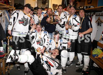 Eishockey. CHL. Carinthian Hockey League. Tarco Woelfe gegen Velden.
Meisterjubel Tarco Woelfe. Klagenfurt, am 10.3.2012.
Foto: Kuess
---
pressefotos, pressefotografie, kuess, qs, qspictures, sport, bild, bilder, bilddatenbank