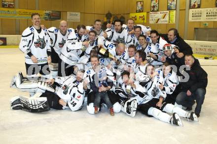 Eishockey. CHL. Carinthian Hockey League. Tarco Woelfe gegen Velden.
Meisterjubel Tarco Woelfe.  Klagenfurt, am 10.3.2012.
Foto: Kuess
---
pressefotos, pressefotografie, kuess, qs, qspictures, sport, bild, bilder, bilddatenbank