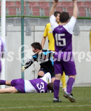 Fussball. Regionalliga.  SK Austria Klagenfurt gegen Pasching. Boris Huettenbrenner,  Torjubel Austria (Klagenfurt), Hans Peter Berger, (Pasching). Klagenfurt, 11.3.2012. 
Foto: Kuess

---
pressefotos, pressefotografie, kuess, qs, qspictures, sport, bild, bilder, bilddatenbank