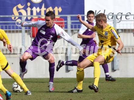 Fussball. Regionalliga.  SK Austria Klagenfurt gegen Pasching. Toni Krijan,  (Klagenfurt), Martin Grasegger (Pasching). Klagenfurt, 11.3.2012. 
Foto: Kuess

---
pressefotos, pressefotografie, kuess, qs, qspictures, sport, bild, bilder, bilddatenbank