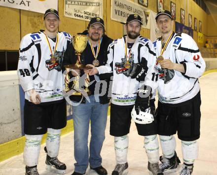 Eishockey. CHL. Carinthian Hockey League. Tarco Woelfe gegen Velden.
Meisterjubel Tarco Woelfe. Heiko Ofner, Bruno Tarmann,  Andreas Moschik, Harald Ofner. Klagenfurt, am 10.3.2012.
Foto: Kuess
---
pressefotos, pressefotografie, kuess, qs, qspictures, sport, bild, bilder, bilddatenbank