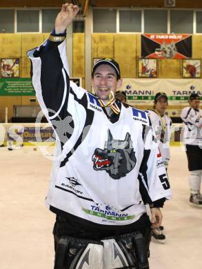 Eishockey. CHL. Carinthian Hockey League. Tarco Woelfe gegen Velden.
Meisterjubel Tarco Woelfe. Marco Del Fabro.  Klagenfurt, am 10.3.2012.
Foto: Kuess
---
pressefotos, pressefotografie, kuess, qs, qspictures, sport, bild, bilder, bilddatenbank