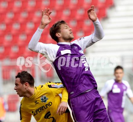 Fussball. Regionalliga.  SK Austria Klagenfurt gegen Pasching. Boris Huettenbrenner,  (Klagenfurt), Lukas Katnik (Pasching). Klagenfurt, 11.3.2012. 
Foto: Kuess

---
pressefotos, pressefotografie, kuess, qs, qspictures, sport, bild, bilder, bilddatenbank