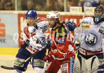 EBEL. Eishockey Bundesliga. KAC gegen KHL Medvescak Zagreb. John Lammers (KAC), Geoff Waugh, Robert Kristan (Zagreb). Klagenfurt, am 13.3.2012.
Foto: Kuess

---
pressefotos, pressefotografie, kuess, qs, qspictures, sport, bild, bilder, bilddatenbank