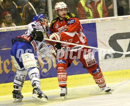 EBEL. Eishockey Bundesliga. KAC gegen KHL Medvescak Zagreb. David Schuller (KAC), Kenneth Macaulay (Zagreb). Klagenfurt, am 13.3.2012.
Foto: Kuess

---
pressefotos, pressefotografie, kuess, qs, qspictures, sport, bild, bilder, bilddatenbank