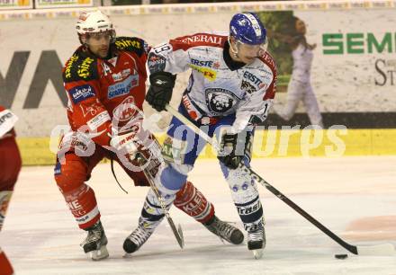 EBEL. Eishockey Bundesliga. KAC gegen KHL Medvescak Zagreb. Johannes Reichel (KAC), Ryan Kinasewich (Zagreb). Klagenfurt, am 13.3.2012.
Foto: Kuess

---
pressefotos, pressefotografie, kuess, qs, qspictures, sport, bild, bilder, bilddatenbank