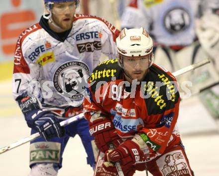 EBEL. Eishockey Bundesliga. KAC gegen KHL Medvescak Zagreb. Joseph Joey Tenute (KAC), Adam Naglich (Zagreb). Klagenfurt, am 13.3.2012.
Foto: Kuess

---
pressefotos, pressefotografie, kuess, qs, qspictures, sport, bild, bilder, bilddatenbank