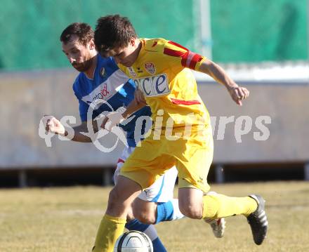 Fussball Regionalliga. VSV gegen KSV Kapfenberg Amateure. Rok Pavlicic (VSV), Manfred Gollner (KSV). Villach, am 17.3.2012.
Foto: Kuess
---
pressefotos, pressefotografie, kuess, qs, qspictures, sport, bild, bilder, bilddatenbank