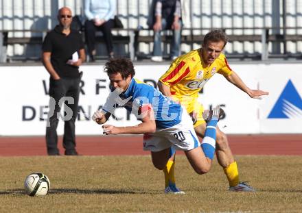 Fussball Regionalliga. VSV gegen KSV Kapfenberg Amateure. Michael Kirisits (VSV), Ivica Lucic (KSV). Villach, am 17.3.2012.
Foto: Kuess
---
pressefotos, pressefotografie, kuess, qs, qspictures, sport, bild, bilder, bilddatenbank