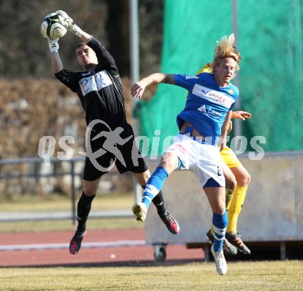 Fussball Regionalliga. VSV gegen KSV Kapfenberg Amateure. Johannes Isopp (VSV), Filip Gacevski (KSV). Villach, am 17.3.2012.
Foto: Kuess
---
pressefotos, pressefotografie, kuess, qs, qspictures, sport, bild, bilder, bilddatenbank