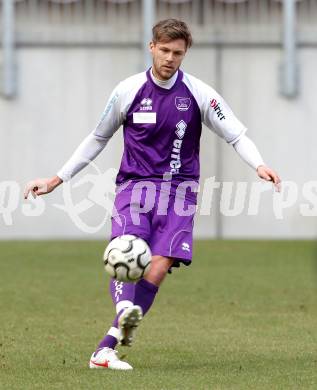 Fussball. Regionalliga.  SK Austria Klagenfurt gegen Pasching. Boris Huettenbrenner (Klagenfurt). Klagenfurt, 11.3.2012. 
Foto: Kuess

---
pressefotos, pressefotografie, kuess, qs, qspictures, sport, bild, bilder, bilddatenbank