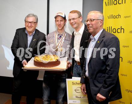 Schi Nordisch. Schispringen. Ehrung von Martin Koch durch die Stadt Villach. Buergermeister Helmut Manzenreiter, Martin Koch, Joerg Moser (SV Villach, Stadtrat Josef Zauchner. Villach, am 23.3.2012.
Foto: Kuess

---
pressefotos, pressefotografie, kuess, qs, qspictures, sport, bild, bilder, bilddatenbank