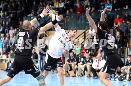 Handball Bundesliga. HC Kelag Kaernten gegen SC Ferlach. Anton Praeprost, Josip Pecina (HCK), Dean Pomorisac (SCF). Viktring, am 24.3.2012.
Foto: Kuess
---
pressefotos, pressefotografie, kuess, qs, qspictures, sport, bild, bilder, bilddatenbank